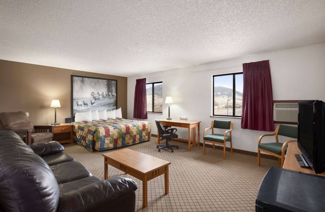 Super 8 by Wyndham Bozeman