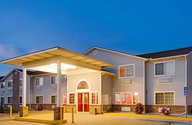Super 8 by Wyndham Riverside/Kansas City
