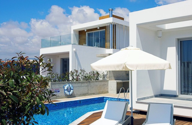 Super Beach Villa 2 bedrm (204)nModern villa HEATED Pool, Villas for Groups (2)