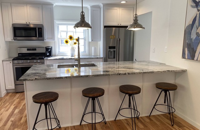 Super Clean Renovated/Steps to Stadium/Eddy St.
