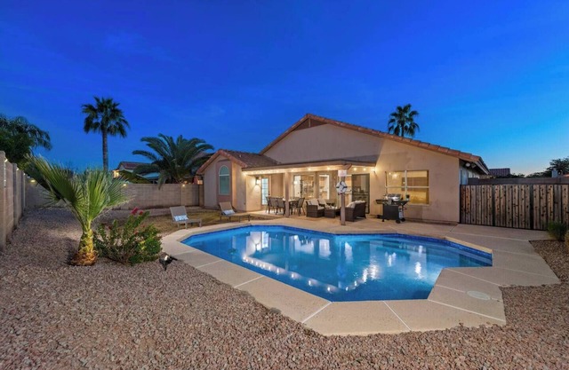 SUPER COMFY HOME! with Private Heated Pool