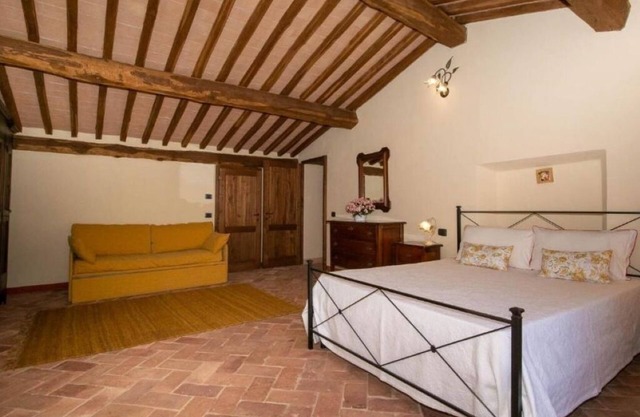 Super Double Family Room with 4 Single Beds with Private Bathroom