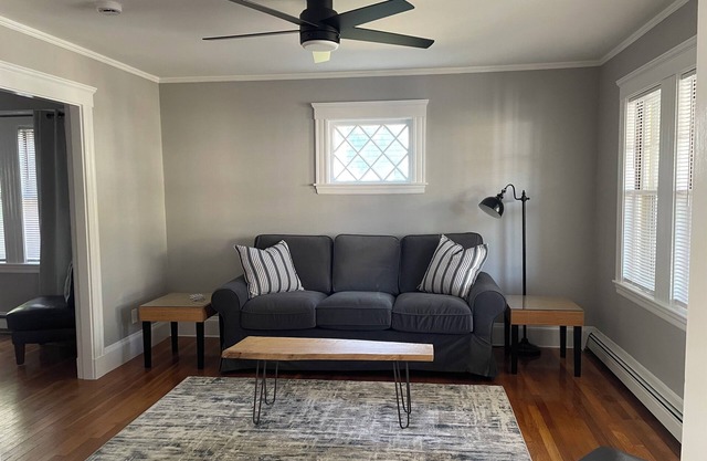 Super Family Friendly home - Sleeps 5. Close to Boston and Salem MA