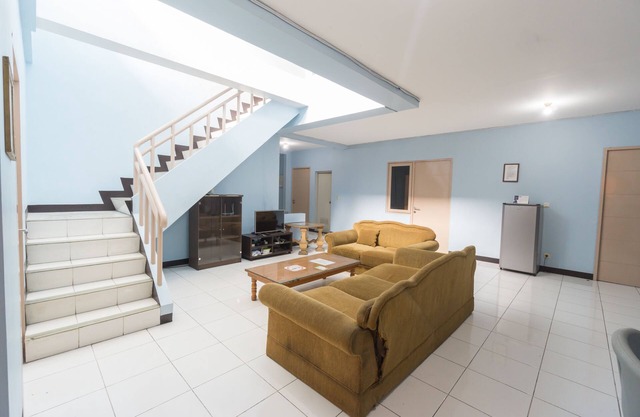 Super OYO 2110 Rotterdam Guest House