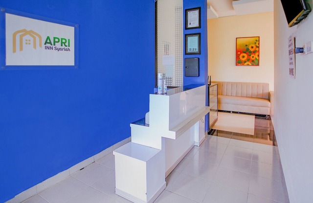 Super OYO 90072 Apri Inn Syariah