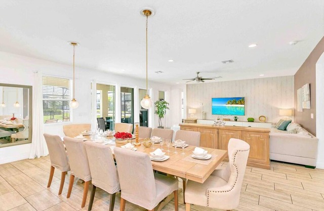 Super Size - 11br Spacious Home w Pool HOT TUB