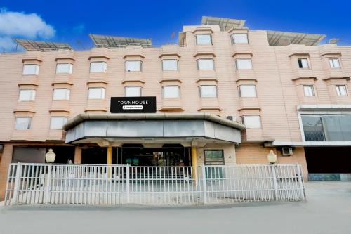 Super Townhouse Padav Square Gwalior Formerly Hotel Shelter