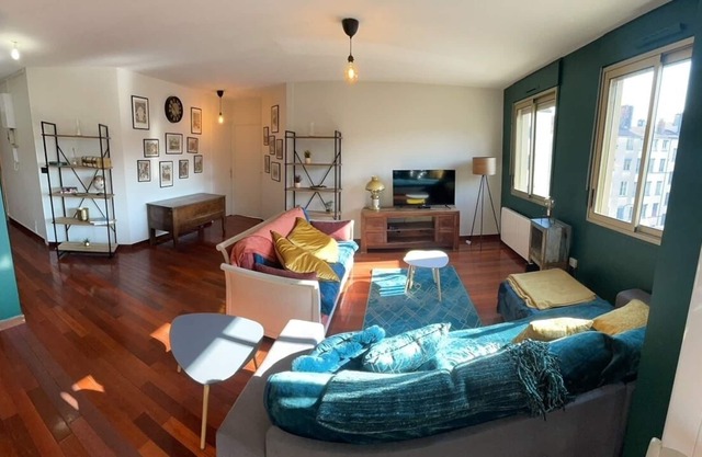 Superb 2 bedroom apartment, Presqu'ile Lyonnaise, between Rhône and Saône