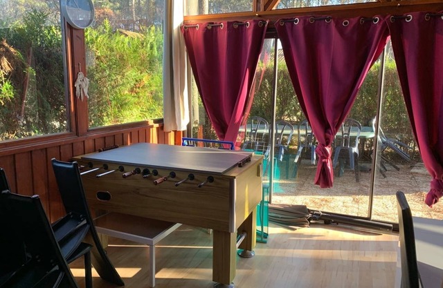 Superb 6-person air-conditioned chalet with VVF pool