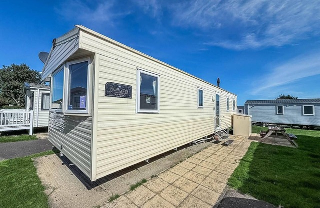 Superb 8 berth caravan, close to amenities at Caister Beach ref 30073F