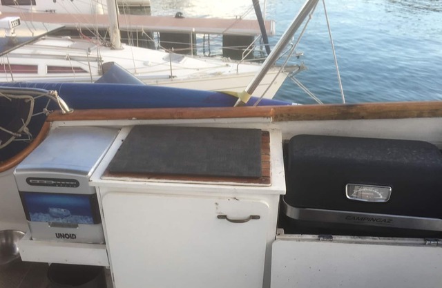 Superb authentic boat in the old port of Cannes