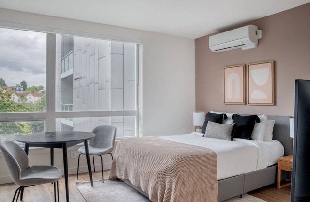 Superb Capitol Hill Studio w/Lounge, BBQ & W/D, nr Park, by Blueground