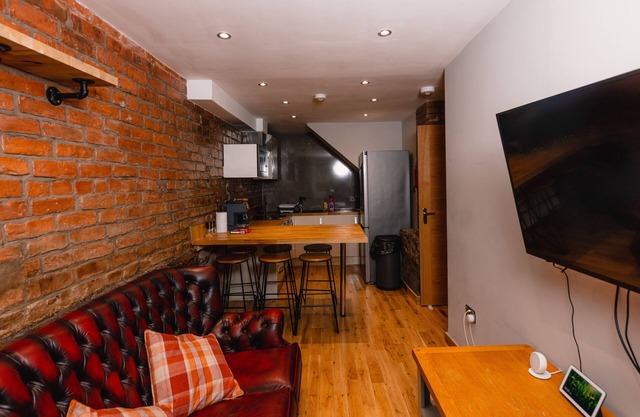 Superb Luxury Quality Central Apartment on Canal