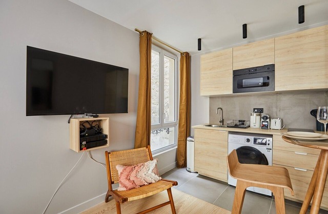 Superb & New Studio Eiffel Tower