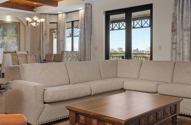 Superb Orlando Presidential Suite with balcony, pool, arcade, putt putt golf