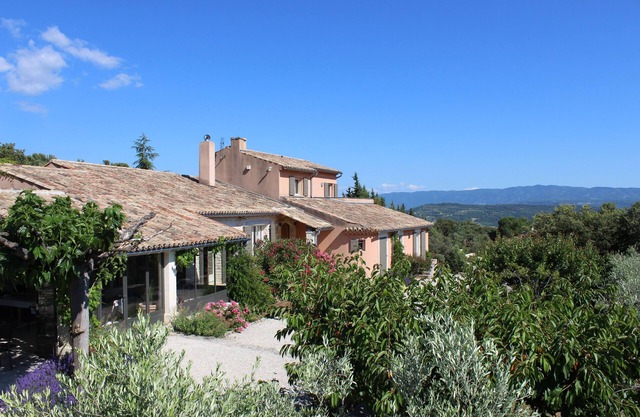 Superb property with heated pool and breathtaking views!