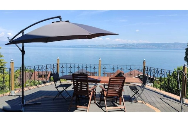 Superb view of lake & mountains 2 steps from Evian