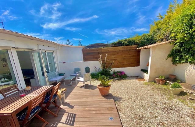 Superbe Appartement Avec Stationnement et Jardin