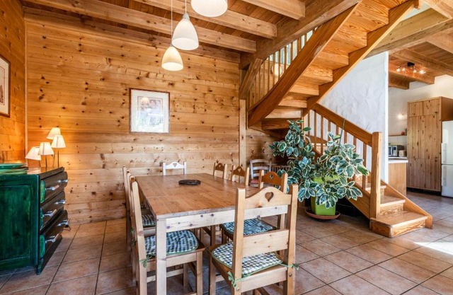Superbe chalet 4 chambres, jacuzzi, proche télécabines et centre des Gets - FR-1-671-96