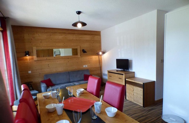 Superbe T3 avec piscine chauffée - Les Saisies - 8 pers, balcon et salle de fitness - FR-1-594-71