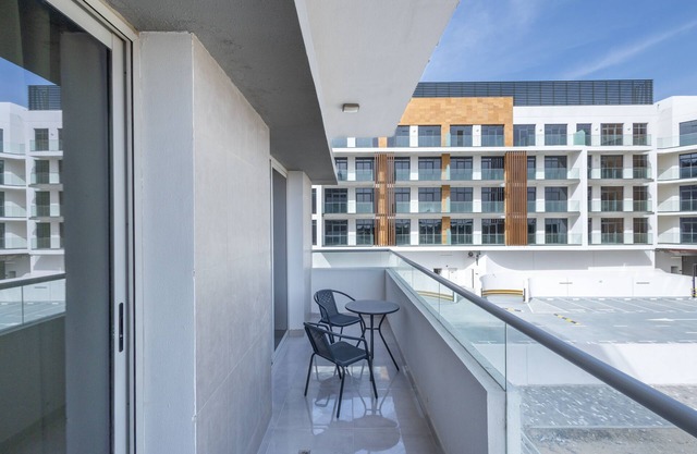 SuperHost - Comfort 1BR Centurion Onyx Retreat with Balcony