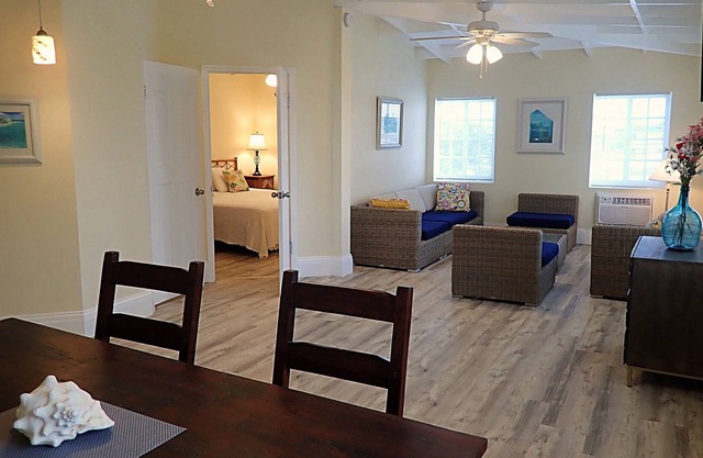 Superior 2 bedrooms 2 bathrooms Suite - FLIRTY FLAMINGOS - Grand Turk Island!