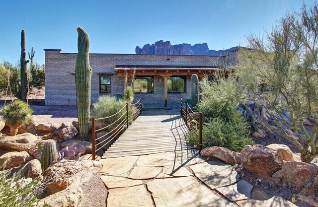 Superstition Views in AJ
