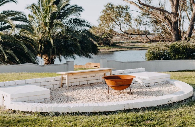 Sur Isle Estate. 11 bed entertainer, walk to local beach