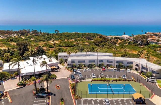 Surf and Sand Sanctuary in San Clemente! 3 Spacious Units, Swimming Pool!