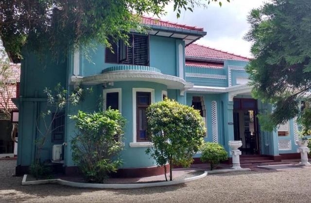 Surf bay resort