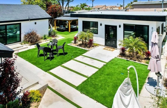 Surf City Soiree modern Villa