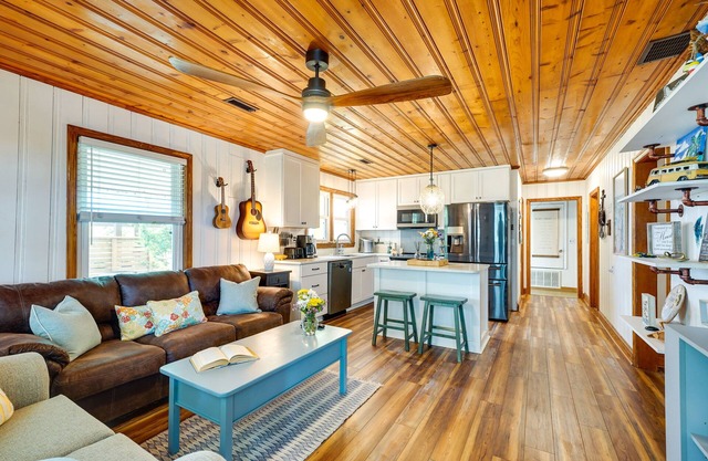 Surf City Vacation Rental w/Hot Tub!
