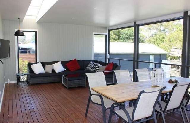 Surf Mist Cottage Currarong - Quiet location just 120 meters to the beach