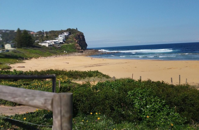 Surf Mist.n2 minute flat walk to Copacabana Beach NSW. n