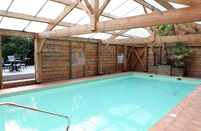 Surf, Sand, Hiking and Biking Basecamp with a 10m x 5m Saltwater pool!