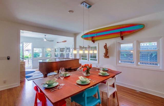 Surf Shack - 3 Bedroom cottage blocks from the famous Windansea Beach