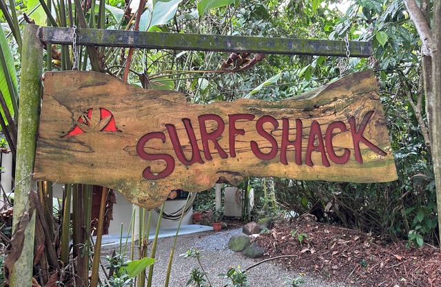 Surf Shack: 5 min to Beach/5 min to Waterfall: Great Wi-Fi - Sleeps 5
