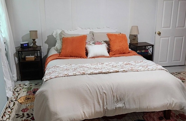 Surrounded by nature, come stay in this 1 bedroom private, serene location