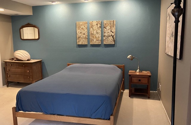 SW Hills Guest Suite with Private Entrance and Bathroom with Sauna