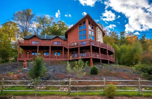 Swan Lake Estate w/Sauna & Game Room!