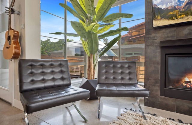 Swanky Townhome Near Old Town, Breweries and River
