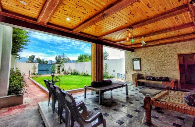 Swat Hilton Guest House by Khan Familia