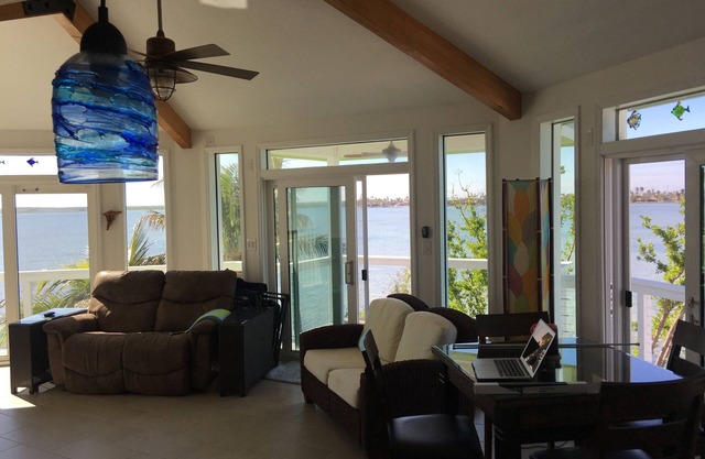 Sweaping Waterfront Views, 10 Minutes From Key West