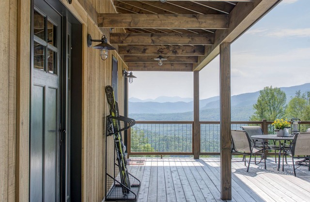 Sweeping Views, Eco Friendly Modern House with Luxury Finishes