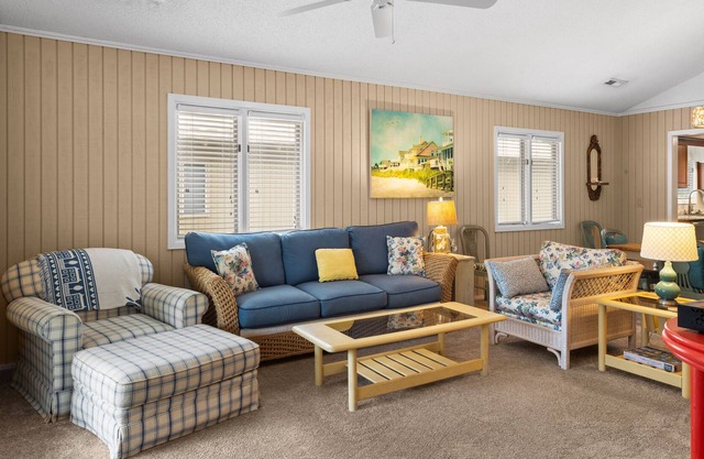 Sweet Beach Retreat at Summer Cottages - 3 Bed/2 Bath Cottage w/ Community Pool - Close to Beach!!!