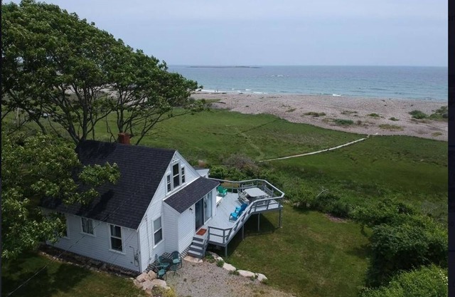 Sweet, Bright, Water Views & 2 min walk to Beach Discounts available see below