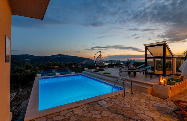 Sweet Coral - Three Bedroom Villa, Sleeps 6