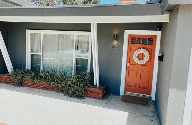 Sweet Mid-Century Fullerton House Near Disneyland!—In super quaint neighborhood