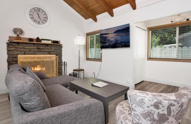 Sweet Retreat 2- Cozy Relaxing Resort Cottage