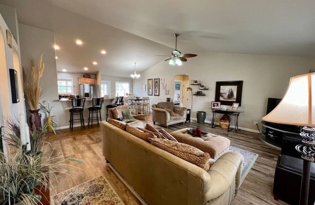 Sweet Retreat - Cozy Home!